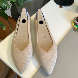 Rothys Size 38 pointed toe flats beige